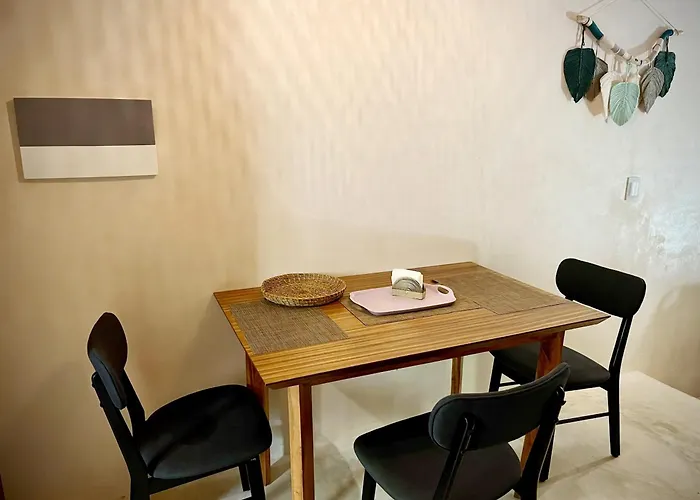Apartment Jungle Gem With Swim-up Pool & Easy Paved Access *