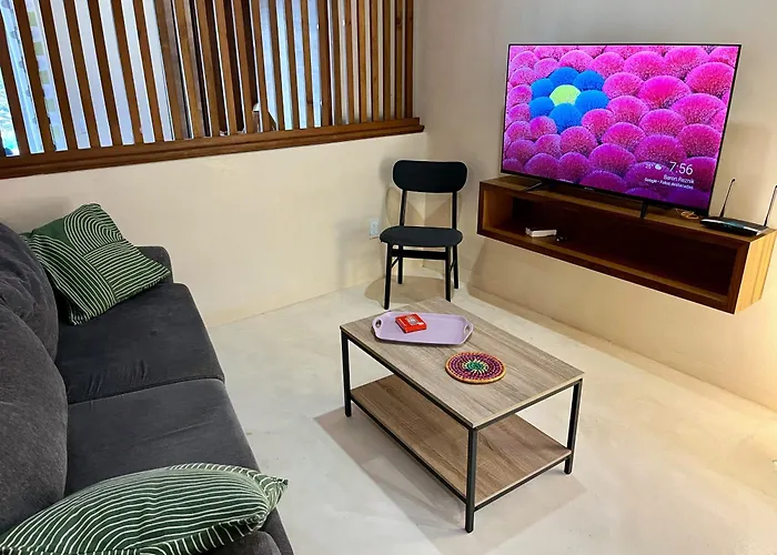 Apartment Jungle Gem With Swim-up Pool & Easy Paved Access