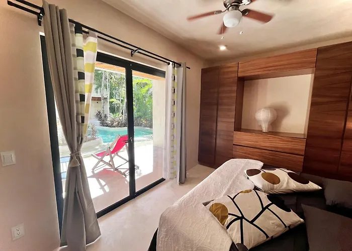 Apartment Jungle Gem With Swim-up Pool & Easy Paved Access *