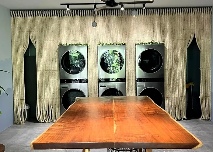 Apartment Jungle Gem With Swim-up Pool & Easy Paved Access