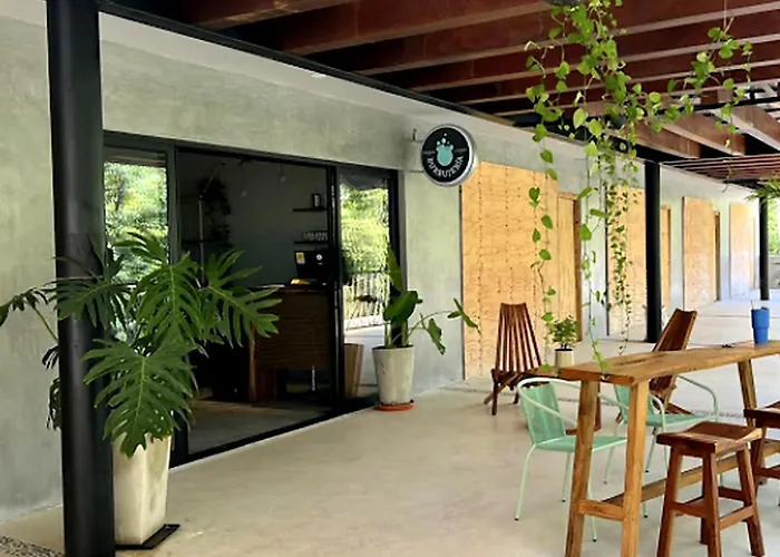 Apartment Jungle Gem With Swim-up Pool & Easy Paved Access